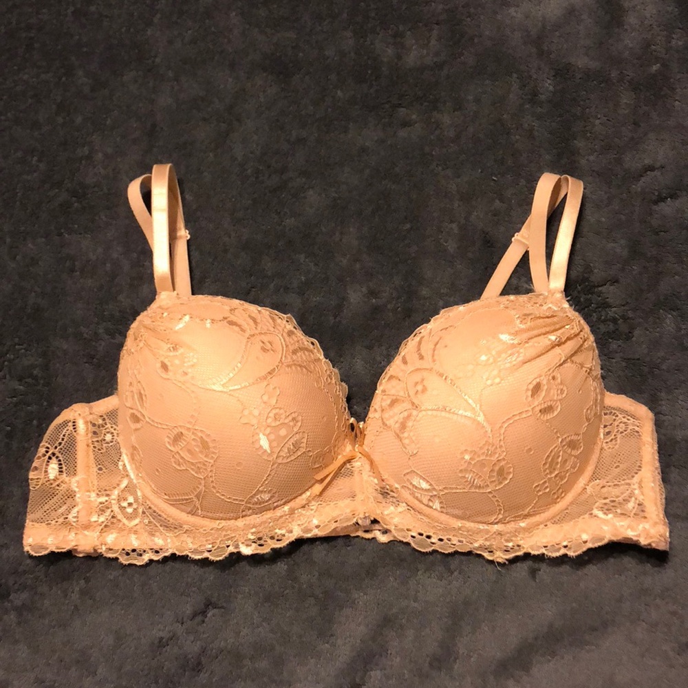 Cream push up bra